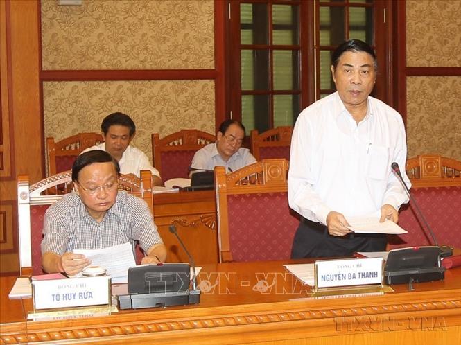 Đồng chí Nguyễn Bá Thanh, Trưởng Ban Nội chính Trung ương, Phó Trưởng ban Thường trực Ban Chỉ đạo Trung ương về phòng, chống tham nhũng trình bày Báo cáo tình hình, kết quả công tác phòng, chống tham nhũng 6 thàng đầu năm và nhiệm vụ công tác 6 tháng cuối năm 2014 (9/7/2014). Ảnh: Trí Dũng – TTXVN