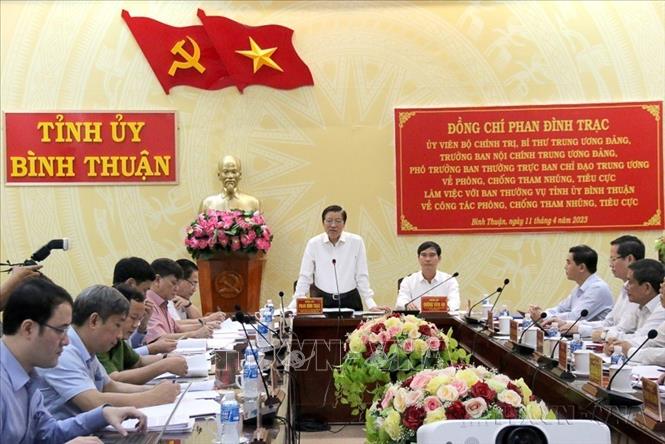 Đồng chí Phan Đình Trạc, Ủy viên Bộ Chính trị, Bí thư Trung ương Đảng, Trưởng Ban Nội chính Trung ương làm việc với Ban Thường vụ Tỉnh ủy Bình Thuận về công tác nội chính, phòng chống tham nhũng, tiêu cực và công tác cải cách tư pháp năm 2022 và Quý I/2023. Ảnh: TTXVN