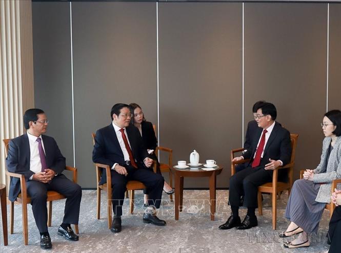 Đồng chí Phan Đình Trạc, Bí thư Trung ương Đảng, Trưởng Ban Nội chính Trung ương, Phó Trưởng Ban Thường trực Ban Chỉ đạo Trung ương về Phòng chống tham nhũng chào xã giao Phó Thủ tướng, Bộ trưởng Tài chính Vương Thuỵ Kiệt, lãnh đạo Đảng Nhân dân Hành động Singapore (20/02/2020). Ảnh: Lê Dương - TTXVN