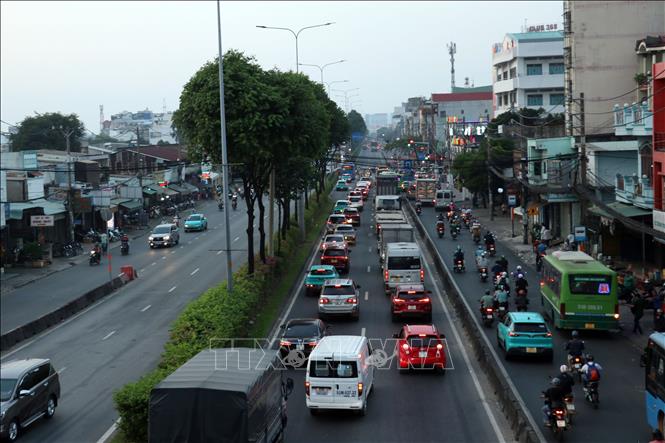 Khu vực nút giao An Sương khá đông phương tiện, nhất là hướng đi về Tây Ninh. Ảnh: Tiến Lực - TTXVN