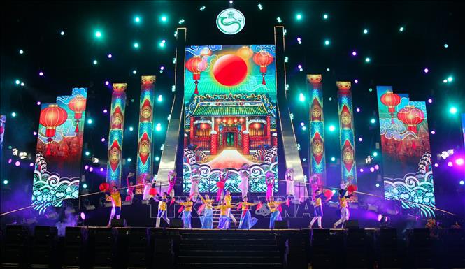 Trong ảnh: Tiết mục ca múa 