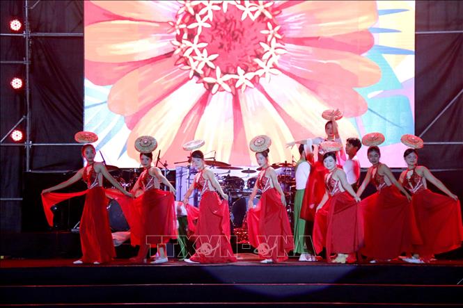 An art programme to welcome New Year is held in Lam Dong province. VNA Photo