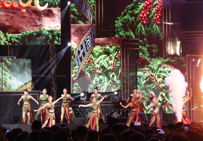 An art programme to welcome New Year is held in Dak Lak province. VNA Photo