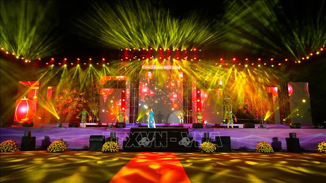 Chương trình nghệ thuật “Tây Ninh chào năm mới 2026” với chủ đề “Xuân khát vọng” diễn ra trang trọng tại Quảng trường Tô Quyền, phường Tân Ninh, tỉnh Tây Ninh. Ảnh: Minh Phú – TTXVN