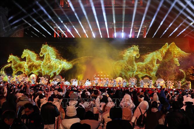 Rất đông người dân Bắc Kinh và du khách tham gia sự kiện đếm ngược đón chào năm 2026
Ảnh: Hải Yến (Phóng viên TTXVN tại Trung Quốc)
