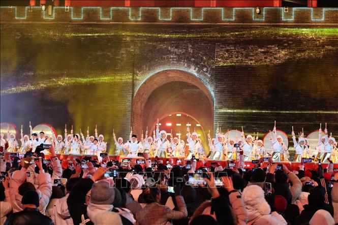 Màn múa trống tạo nên bầu không khí sôi động xua tan cái lạnh -11 độ C
Ảnh: Hải Yến (Phóng viên TTXVN tại Trung Quốc)
