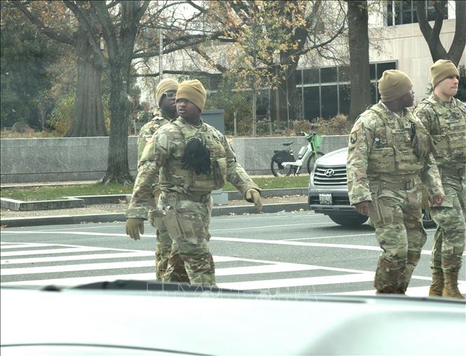 Lực lượng Vệ binh Quốc gia tuần tra trên đường phố ở thủ đô Washington DC. Ảnh: Ngọc Quang – PV TTXVN tại Mỹ