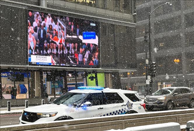 Xe cảnh sát tuần tra trên đường phố Chicago. Ảnh: Ngọc Quang – PV TTXVN tại Mỹ