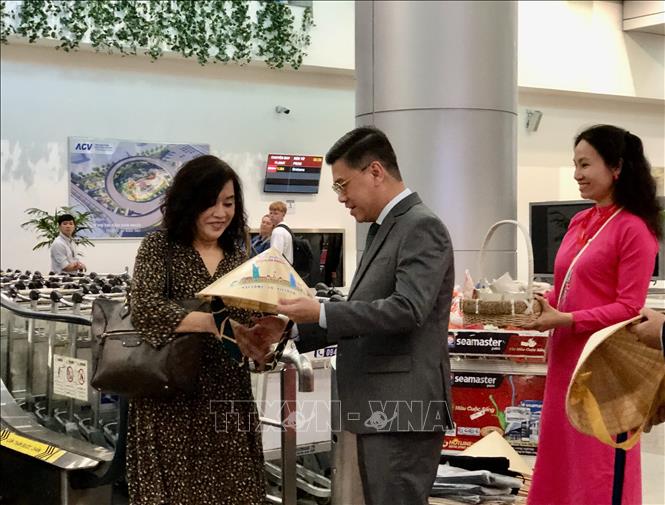 Du khách ấn tượng với Lễ đón khách 