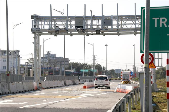 Hệ thống thu phí tự động (ETC) tại nút giao Ma Lâm trên cao tốc Vĩnh Hảo - Phan Thiết (Lâm Đồng). Ảnh: Nguyễn Thanh - TTXVN