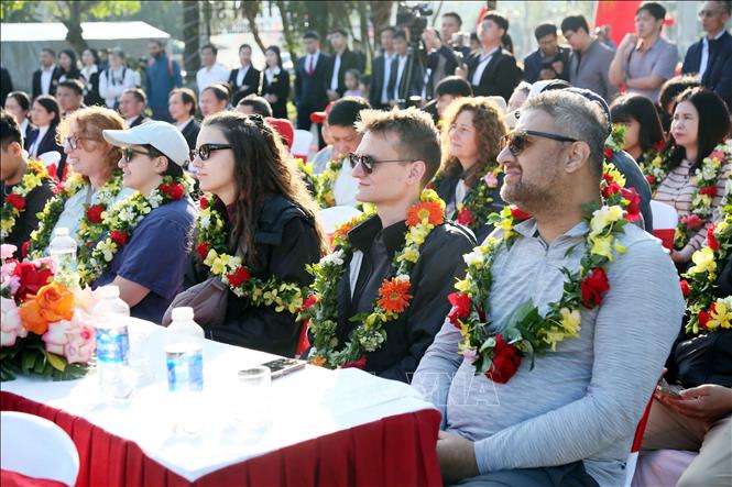 International visitors visit Phong Nha - Ke Bang national park on January 1. VNA Photo