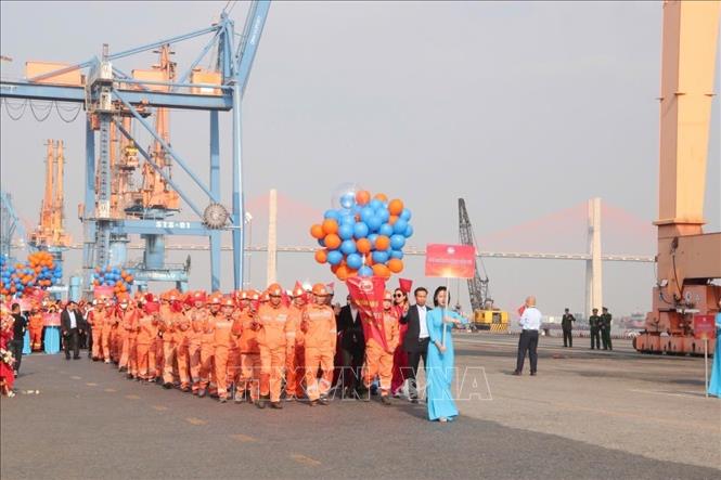 Màn diễu hành của các lực lượng thuộc Công ty cổ phần Cảng Hải Phòng. Ảnh: Minh Huệ - TTXVN