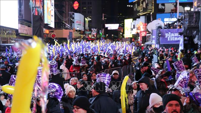 Không khí tưng bừng thời khắc bước sang năm mới 2026 tại Quảng trường Thời đại. Ảnh: Thanh Tuấn - PV TTXVN tại Mỹ