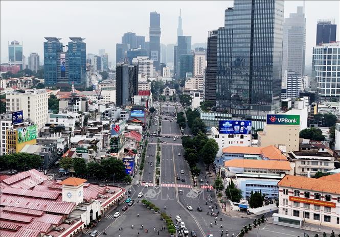 Thành phố Hồ Chí Minh áp dụng mức giá đất cao nhất 687 triệu đồng/m2 tại các tuyến đường trung tâm như Đồng Khởi, Nguyễn Huệ, Lê Lợi từ 1/1/2026, gần như không thay đổi so với bảng giá hiện hành. 
Ảnh: Hồng Đạt - TTXVN
