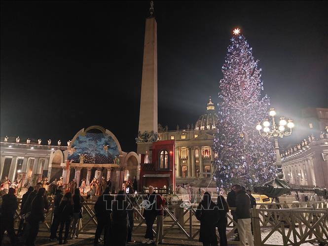 Quảng trường Vatican rực rỡ dịp Năm mới. Ảnh: Dương Hoa- PV TTXVN tại Italy