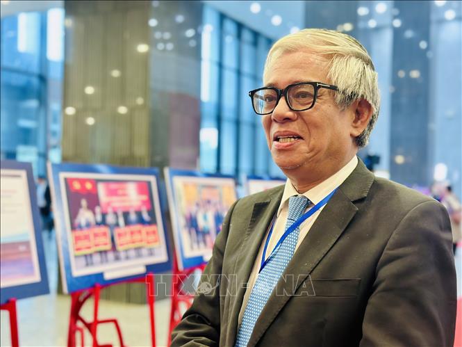 Đại sứ, nguyên Thứ trưởng Bộ Ngoại giao Phạm Quang Vinh trả lời phỏng vấn của phóng viên TTXVN. Ảnh: Việt Đức - TTXVN 