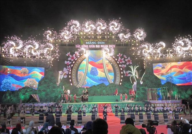 Tiết mục biểu diễn chương trình nghệ thuật tại lễ khai mạc. Ảnh: Dư Toán - TTXVN