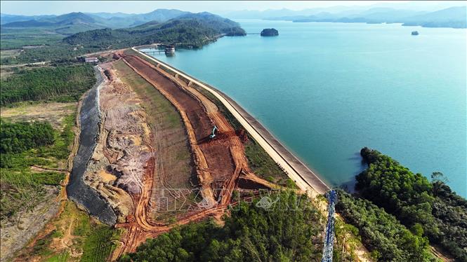 Hợp phần đầu mối hồ Kẻ Gỗ có tổng mức đầu tư trên 350 tỷ đồng, được khởi công vào tháng 12/2024. Ảnh: Hữu Quyết - TTXVN