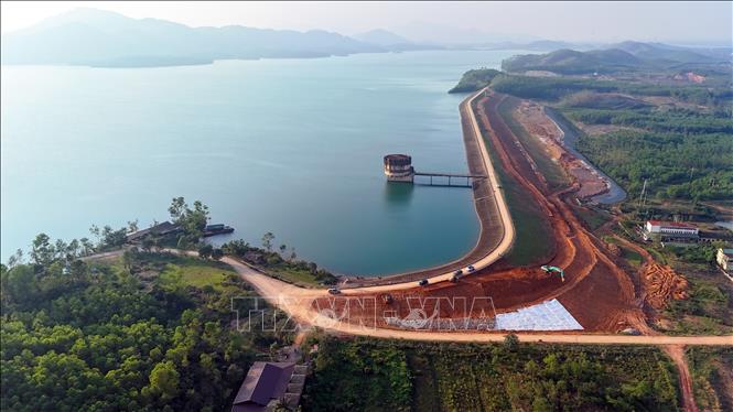Hồ Kẻ Gỗ có dung tích 345 triệu m3, khi hoàn thành nâng cấp sẽ nâng cao khả năng an toàn. Ảnh: Hữu Quyết - TTXVN