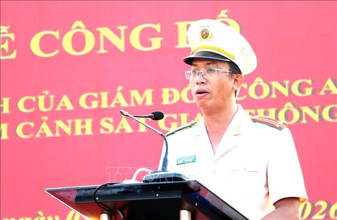 Trung tá Nguyễn Đức Thành, Trạm trưởng Trạm Cảnh sát giao thông Phú Quốc phát biểu. Ảnh: Văn Sĩ - TTXVN 