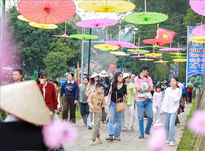 Sự kiện đã thu hút rất đông du khách, trở thành điểm du lịch hấp dẫn của Thủ đô trong dịp Tết Dương lịch 2026. Ảnh: Khánh Hoà - TTXVN