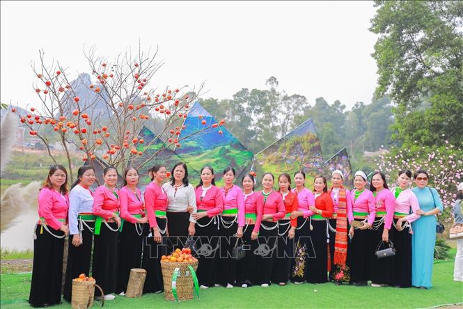 Sự kiện quy tụ hơn 100 đồng bào của 16 dân tộc anh em như Nùng, Tày, Dao, Mông, Mường, Thái, Khơ Mú, Ba Na, Gia Rai, Ê Đê, Khmer… đến từ 11 địa phương trên cả nước. Ảnh: Khánh Hoà - TTXVN