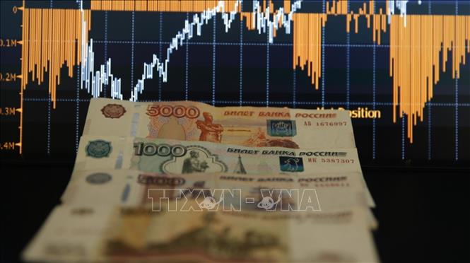 Theo luật, việc chuyển tiền vào ngân sách và chuyển khoản đến các cơ quan liên bang Nga bằng đồng ruble kỹ thuật số được thực hiện từ ngày 1/1/2026. Ảnh: Anadolu Agency/ TTXVN