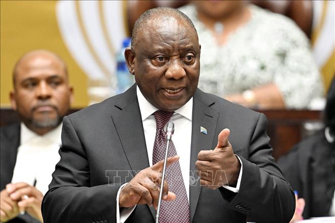 Tổng thống Nam Phi Cyril Ramaphosa trong phiên chất vấn tại Quốc hội ở Cape Town, ngày 6/11/2025. Ảnh: THX/TTXVN
