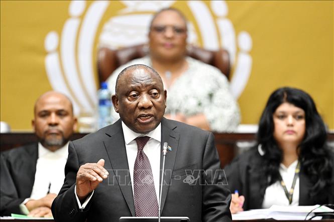 Tổng thống Nam Phi Cyril Ramaphosa trong phiên chất vấn tại Quốc hội ở Cape Town, ngày 6/11/2025. Ảnh: THX/TTXVN