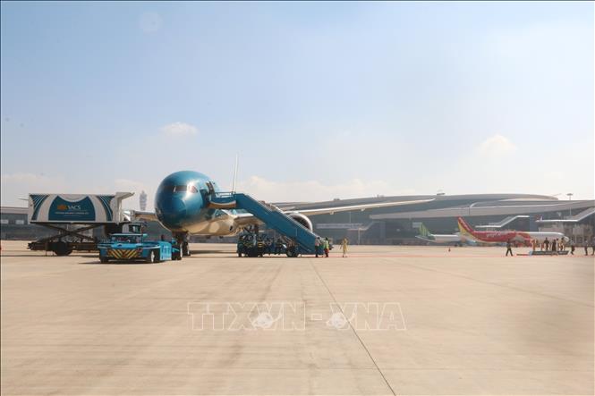 Ngày 19/12/2025, 3 chuyến bay đầu tiên đã đáp xuống sân bay Long Thành. Ảnh: Công Phong - TTXVN