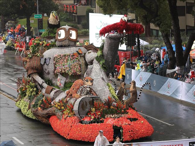 Một xe hoa tham gia Lễ diễu hành Hoa hồng ở Pasadena, California, Mỹ ngày 2/1/2026. Ảnh: THX/TTXVN