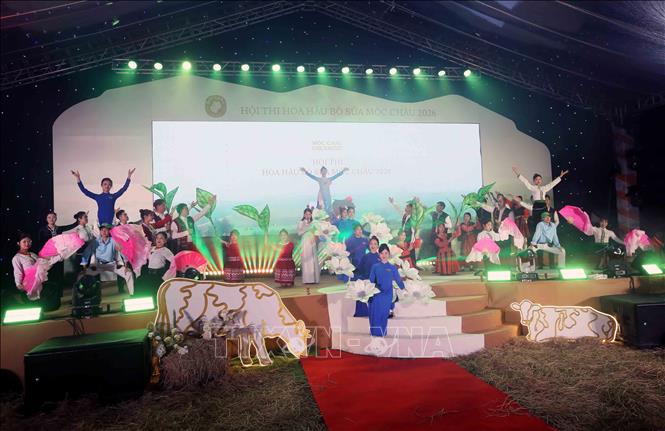 Chương trình nghệ thuật “Thảo Nguyên ngày mới”. Ảnh: Quang Quyết - TTXVN