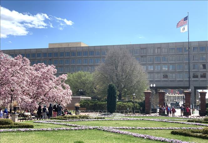 Công viên bên cạnh Lâu đài Smithsonian ở trung tâm thủ đô Washington DC. Ảnh: Ngọc Quang – PV TTXVN tại Mỹ