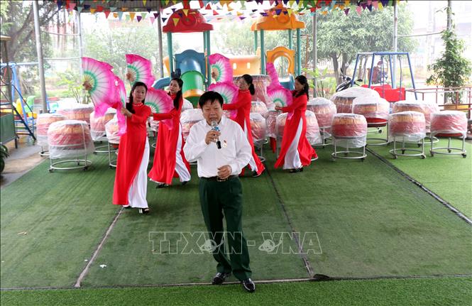 Người dân xã Nghĩa Lâm, Ninh Bình sinh hoạt hát chèo. Ảnh: Nguyễn Lành - TTXVN 