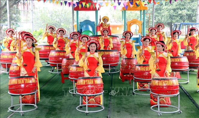 Màn luyện tập biểu diễn trống hội của Đội trống đền Trần Nghĩa Lâm (Nghĩa Lâm, Ninh Bình). Ảnh: Nguyễn Lành - TTXVN 