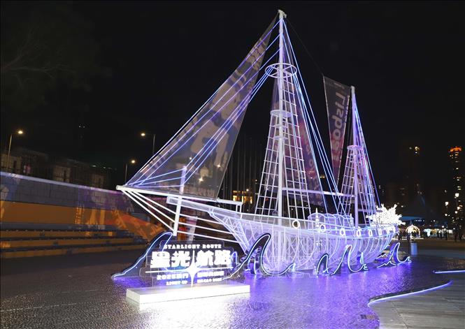 Tổ hợp mang tên con tàu ánh sáng tại lễ hội. Ảnh: Xuân Vịnh-Phóng viên TTXVN từ Macau