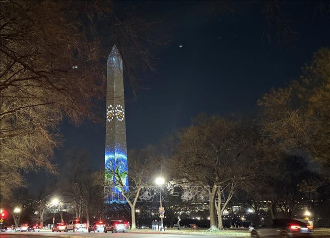 Màn trình chiếu 25 phút lặp lại vào đầu mỗi giờ, kể câu chuyện hành trình nước Mỹ. Ảnh: Ngọc Quang – PV TTXVN tại Mỹ