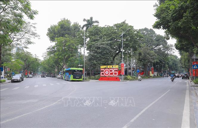Tuyến đường Lê Thánh Tông thưa vắng, mang lại không khí yên bình trong những ngày đầu năm. Ảnh: Phan Phương – TTXVN