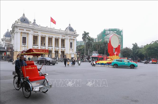 Quảng trường Đông Kinh Nghĩa Thục vắng người qua lại. Ảnh: Phan Phương – TTXVN