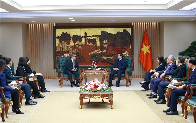 Thủ tướng Phạm Minh Chính tiếp Đại sứ  Philippines tại Việt Nam Meynardo Los Banos Montealegre đến chào từ biệt kết thúc nhiệm kỳ công tác. Ảnh: Dương Giang-TTXVN