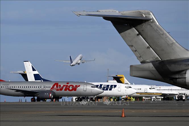 Máy bay đỗ tại sân bay quốc tế Simon Bolivar ở Maiquetia, Venezuela, ngày 3/12/2025. Ảnh: THX/TTXVN