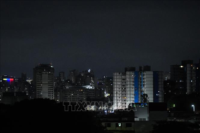 Quang cảnh thủ đô Caracas của Venezuela rạng sáng 3/1/2026. Ảnh: THX/TTXVN