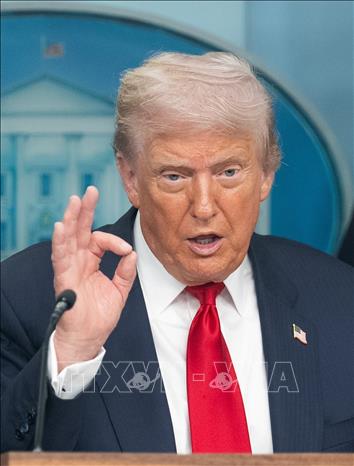 Tổng thống Mỹ Donald Trump trong cuộc họp báo tại Washington DC., ngày 11/8/2025. Ảnh: THX/TTXVN