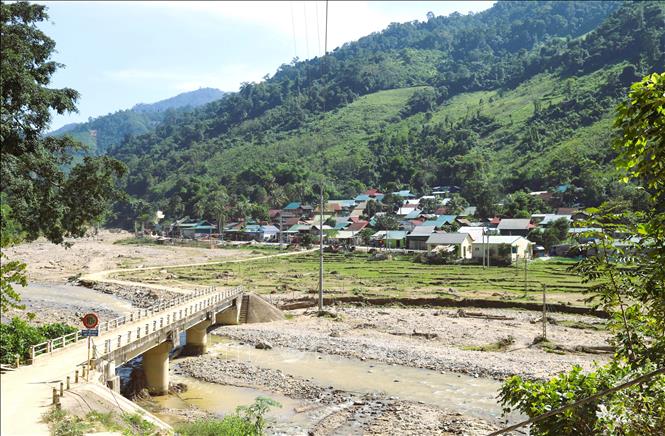 Bản Na Hỷ (xã Nhôn Mai, tỉnh Nghệ An), nơi từng gánh chịu hậu quả nặng nề của trận lũ ống, lũ quét xảy ra vào cuối tháng 7/2025 đã trở lại bình yên và phục hồi được nhịp sống, kinh tế. Ảnh: Xuân Tiến - TTXVN 
