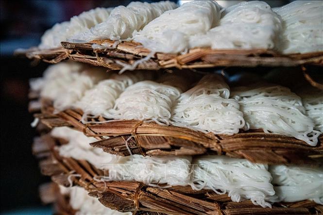 Mẻ bánh hỏi thành phẩm. Ảnh: Khánh Hoà - TTXVN