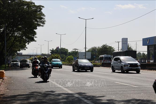 National Highway 51, connecting Vung Tau to Dong Nai province and the center of Ho Chi Minh City, has relatively smooth traffic flow in the section passing through Ba Ria ward. VNA Photo: Hoàng Nhị 