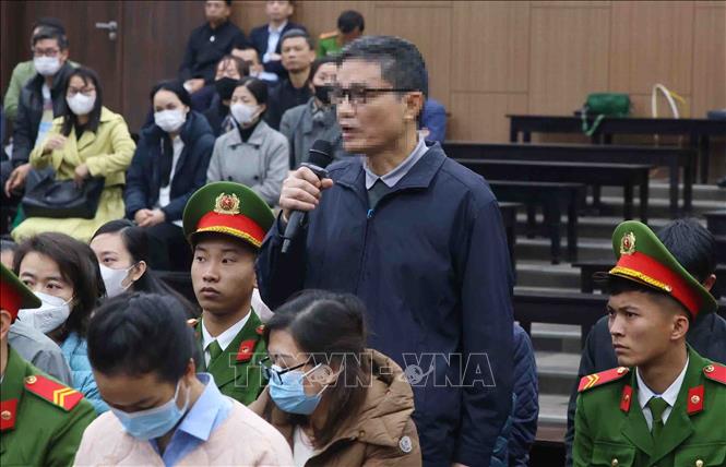 Bị cáo Nguyễn Thanh Phong, cựu Cục trưởng Cục An toàn thực phẩm, Bộ Y tế khai báo trước Tòa. Ảnh: Phạm Kiên - TTXVN