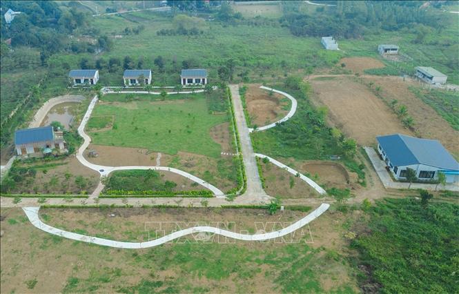 Mô hình đồng bào dân tộc thiểu số xã Suối Hai đổi mới sản xuất, phát triển du lịch sinh thái hiệu quả, góp phần tạo việc làm ổn định và nâng cao thu nhập bền vững cho người dân địa phương. Ảnh: Phan Phương – TTXVN