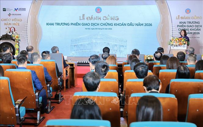Bà Vũ Thị Chân Phương, Chủ tịch Uỷ ban chứng khoán Nhà nước phát biểu tại buổi Lễ. Ảnh: Lê Đông - TTXVN