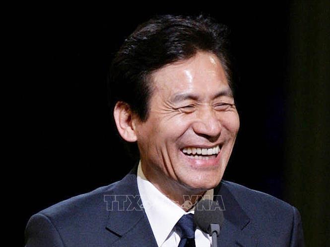 (Tư liệu) Nam diễn viên Hàn Quốc Ahn Sung Ki tại lễ trao giải thưởng Điện ảnh Daejong ở Seoul, tháng 6/2007. Ảnh: Yonhap/TTXVN